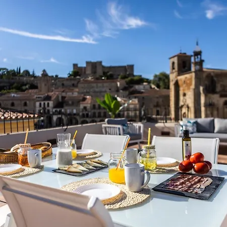 Apartamentos de diseño y céntricos en la Plaza Mayor - El Patio Trujillo