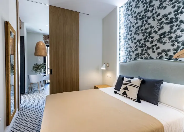 Apartamentos de diseño y céntricos en la Plaza Mayor - El Patio * Trujillo